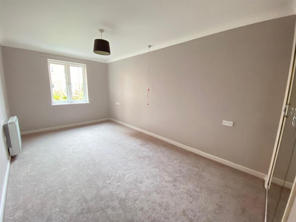 Double Bedroom.jpg