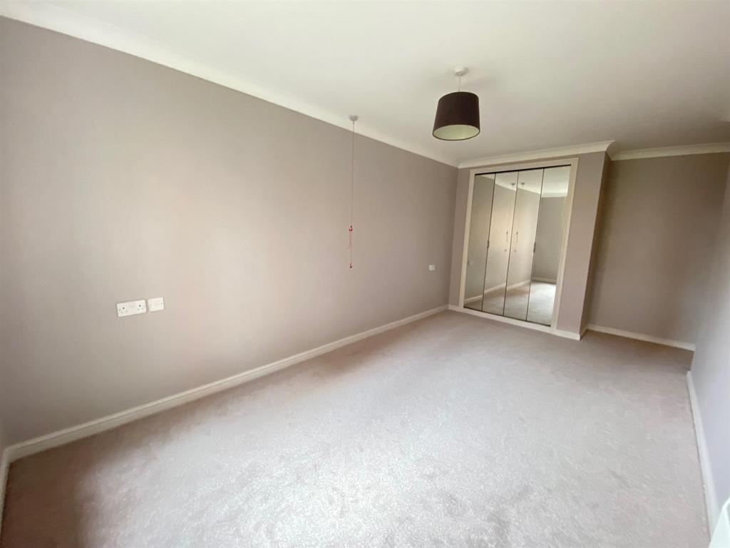 Double Bedroom.jpg