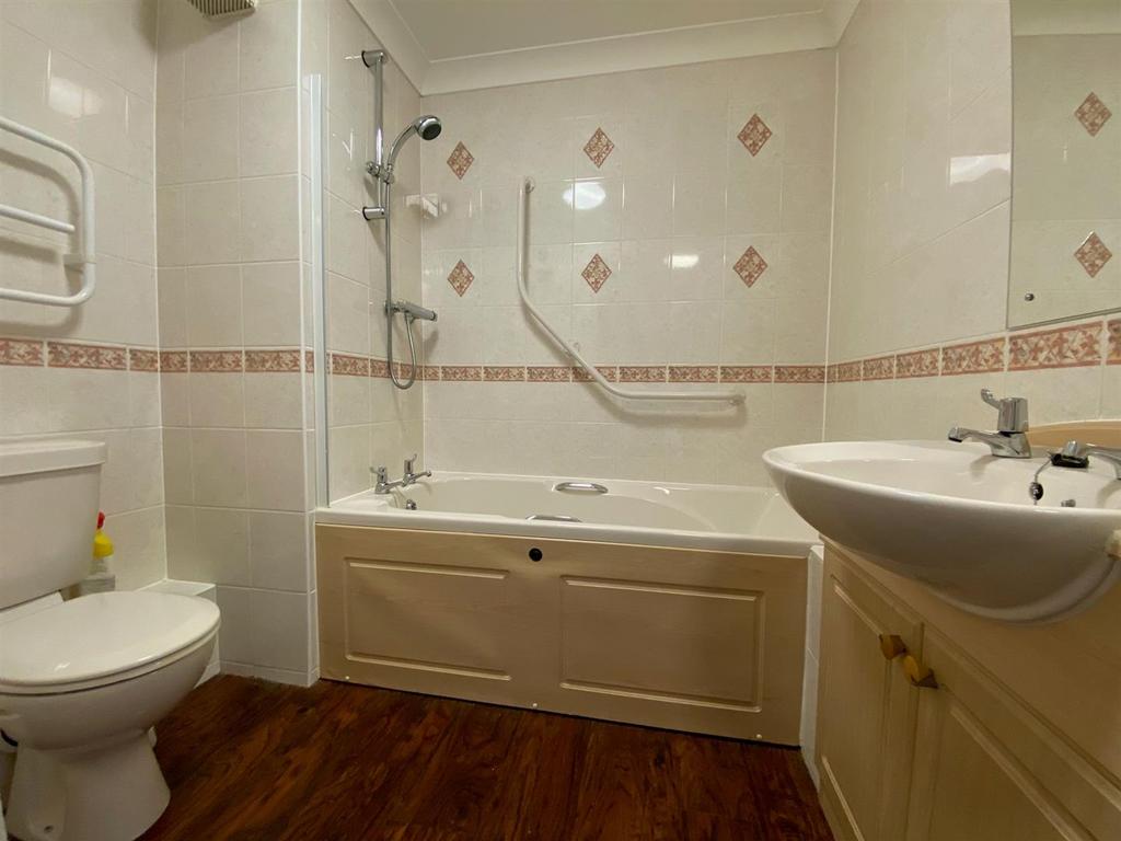 Bathroom.jpg