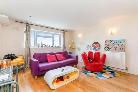 2 bedroom flat for sale, Canonbie Road, London