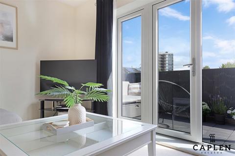 Flat 12, Violet House Reservoir Way, Ilford, IG6 3FH