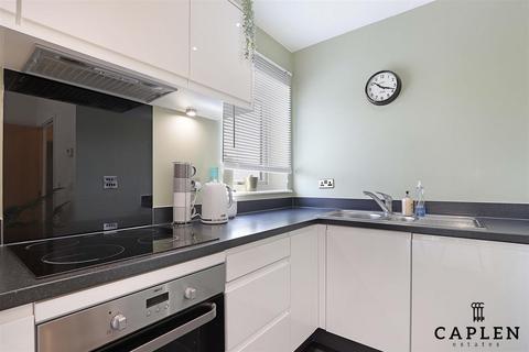 Flat 12, Violet House Reservoir Way, Ilford, IG6 3FH