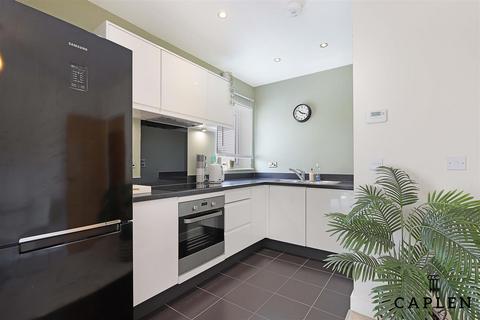 Flat 12, Violet House Reservoir Way, Ilford, IG6 3FH