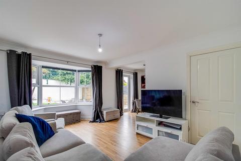 3 bedroom end of terrace house for sale, Shancara Court, Wakefield WF3
