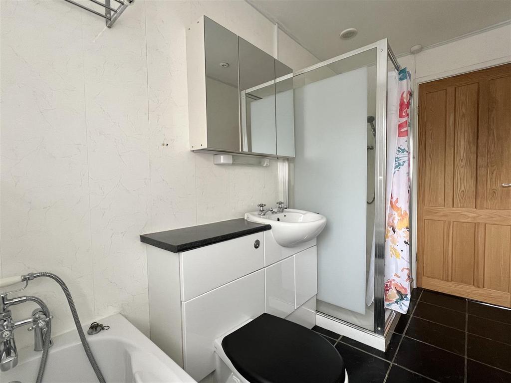 Family Bathroom: