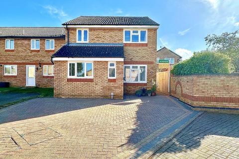 3 bedroom detached house for sale, Bank View, East Hunsbury, Northampton NN4