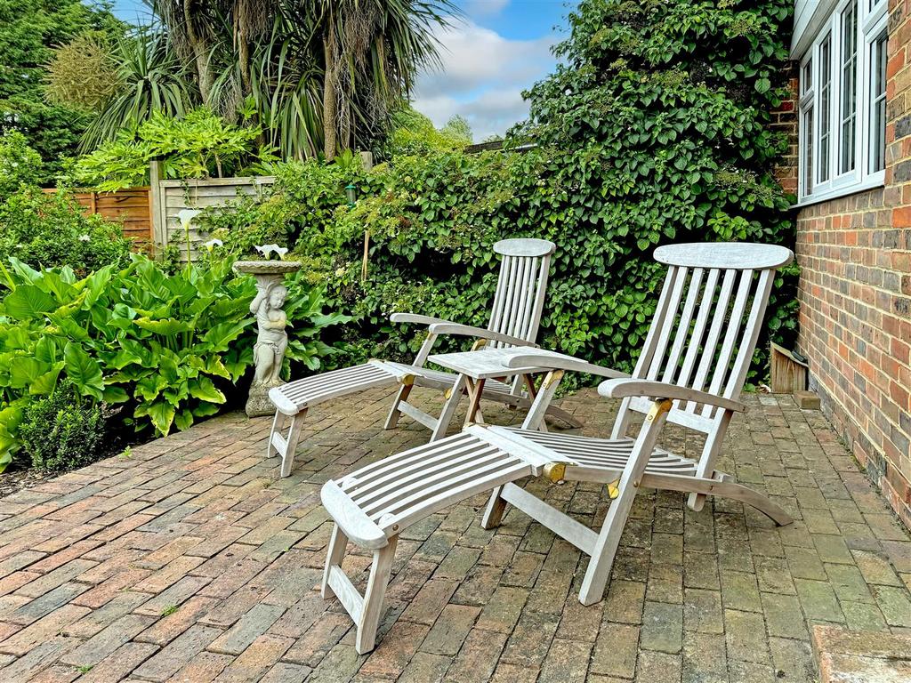 Patio2.jpg