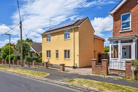 4 bedroom detached house for sale, Wolversdene Road, Andover