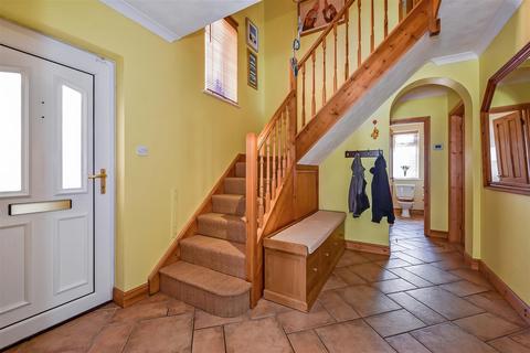 4 bedroom detached house for sale, Wolversdene Road, Andover