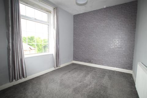 3 bedroom end of terrace house to rent, Alexandra Road, Eccleshill, Bradford