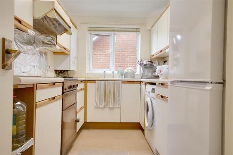 2 bedroom apartment to rent, Osborne Road, New Milton