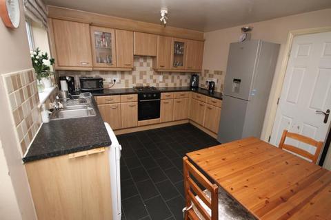 21 Longlands, Idle, Bradford, BD10 9UG