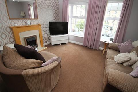 21 Longlands, Idle, Bradford, BD10 9UG