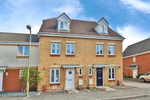 3 bedroom townhouse to rent, Sartoris Close, Warsash