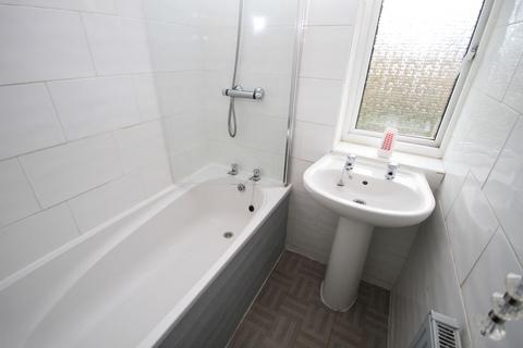 10 Abbotside Close, Bradford, BD10 8DL