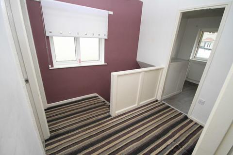 10 Abbotside Close, Bradford, BD10 8DL