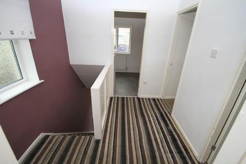 10 Abbotside Close, Bradford, BD10 8DL