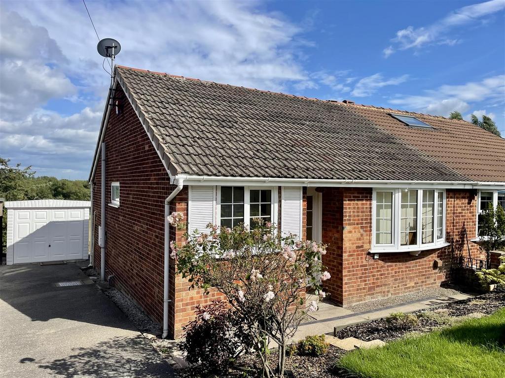 Caldene Avenue, Bradford BD12 2 bed semidetached bungalow for sale £