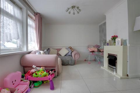 3 bedroom terraced house for sale, Lake Walk, Essex CO15