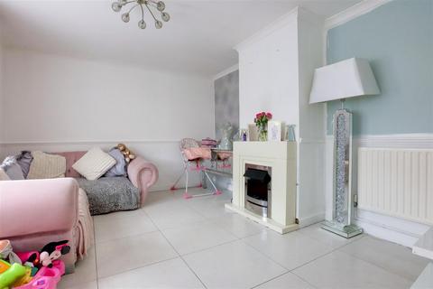 3 bedroom terraced house for sale, Lake Walk, Essex CO15