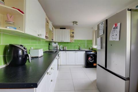 3 bedroom terraced house for sale, Lake Walk, Essex CO15