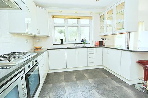 4 bedroom house for sale, Selby Road, Ashford TW15