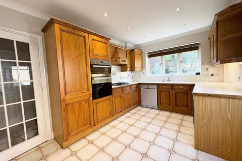 4 bedroom detached house to rent, Shuttle Close, Biddenden, Ashford