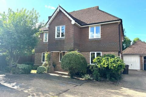 4 bedroom detached house to rent, Shuttle Close, Biddenden, Ashford