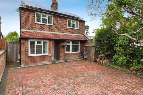 4 bedroom detached house for sale, Wellesbourne Road, Barford, Warwick