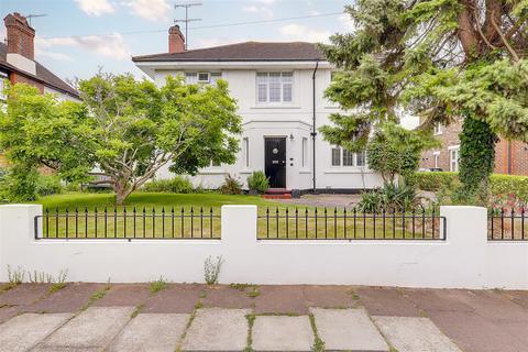3 Second Avenue, Worthing, BN14 9NX