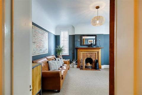 3 Second Avenue, Worthing, BN14 9NX