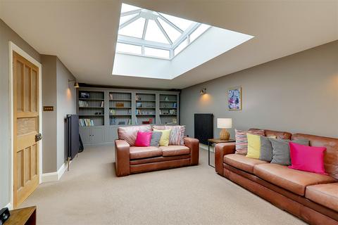 3 Second Avenue, Worthing, BN14 9NX
