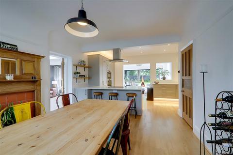 3 Second Avenue, Worthing, BN14 9NX