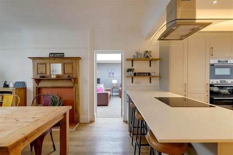 3 Second Avenue, Worthing, BN14 9NX