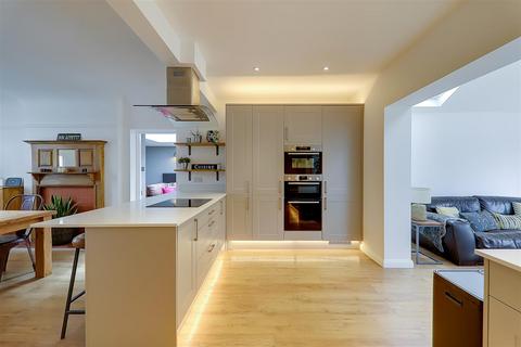3 Second Avenue, Worthing, BN14 9NX