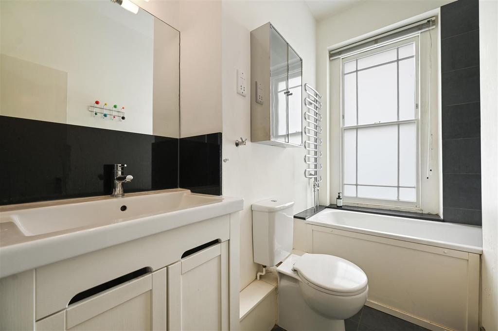 FB - 289 Goldhawk Road - Bathroom3 (1).JPG