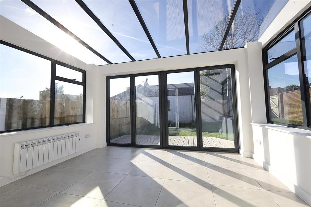 Holmes Avenue, Hove 4 bed detached house for sale £895,000