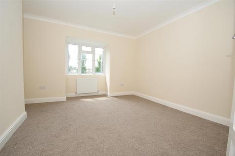 2 bedroom apartment to rent, Upminster Road, Hornchurch