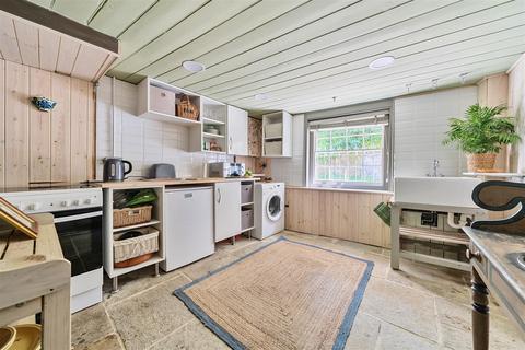 5 Laureston Place, Dover, CT16 1QX