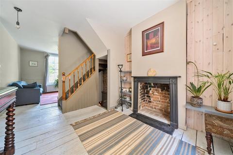5 Laureston Place, Dover, CT16 1QX
