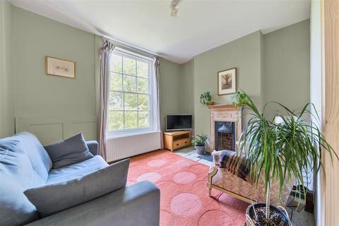 5 Laureston Place, Dover, CT16 1QX