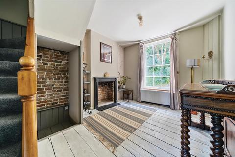 5 Laureston Place, Dover, CT16 1QX