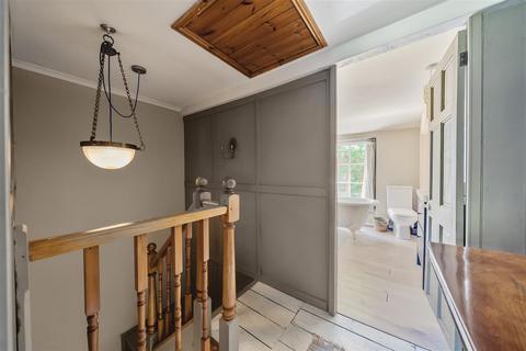 5 Laureston Place, Dover, CT16 1QX