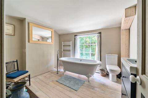 5 Laureston Place, Dover, CT16 1QX