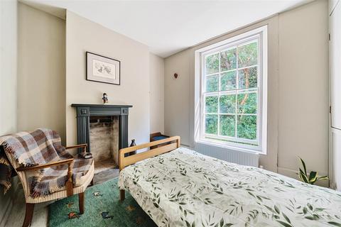 5 Laureston Place, Dover, CT16 1QX