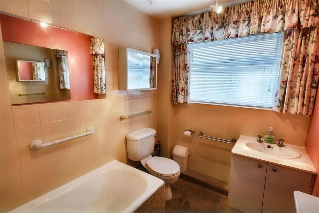 DSC 7716bathroom.jpeg