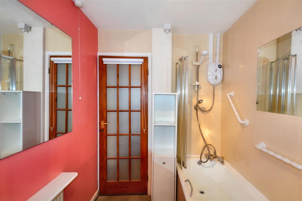 DSC 7717bathroom.jpeg