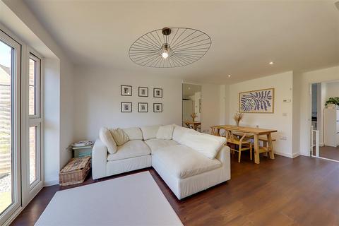 29 Cambrian Way, Worthing, BN13 1FR