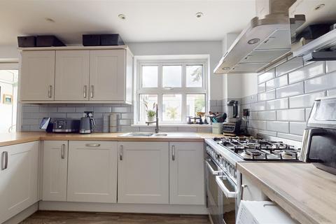 4 Abbots Close, Whitchurch, Bristol, BS14 0UD