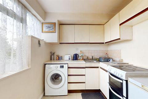 Flat 15, Fox House Allison Road, Bristol, BS4 4NT